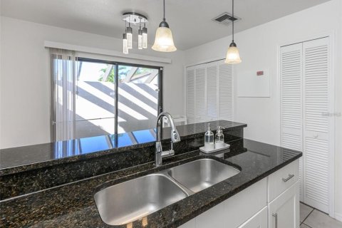 Condo in Winter Park, Florida, 2 bedrooms № 2100163 - photo 8