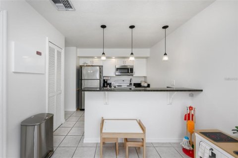 Condo in Winter Park, Florida, 2 bedrooms № 2100163 - photo 9
