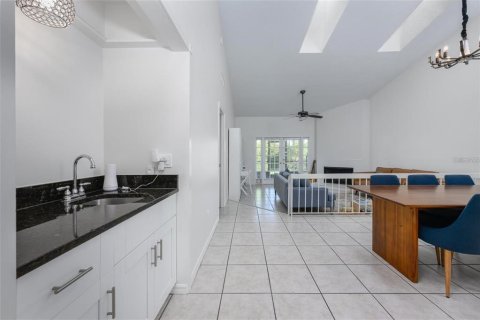 Condo in Winter Park, Florida, 2 bedrooms № 2100163 - photo 10