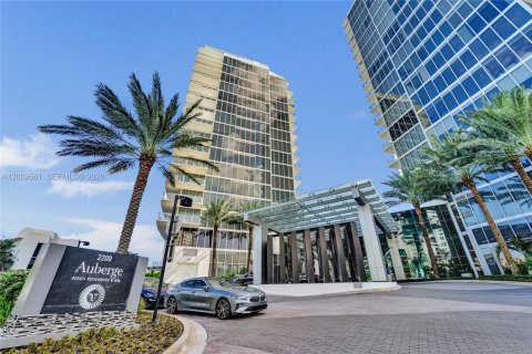 Condo in Fort Lauderdale, Florida, 3 bedrooms № 2075332 - photo 9