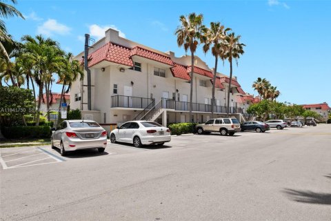 Condominio en Pinecrest, Florida, 2 dormitorios  № 1998706