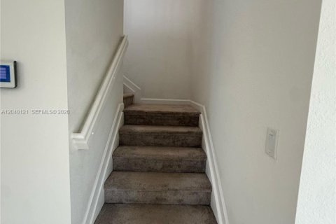 House in Miami, Florida 4 bedrooms, 184.23 sq.m. № 2086447 - photo 17
