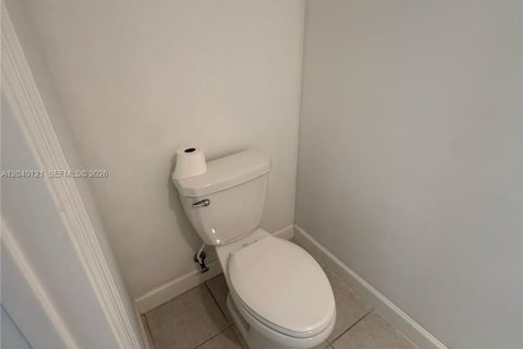House in Miami, Florida 4 bedrooms, 184.23 sq.m. № 2086447 - photo 16