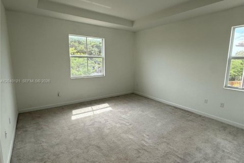 House in Miami, Florida 4 bedrooms, 184.23 sq.m. № 2086447 - photo 24