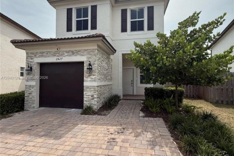 House in Miami, Florida 4 bedrooms, 184.23 sq.m. № 2086447 - photo 3