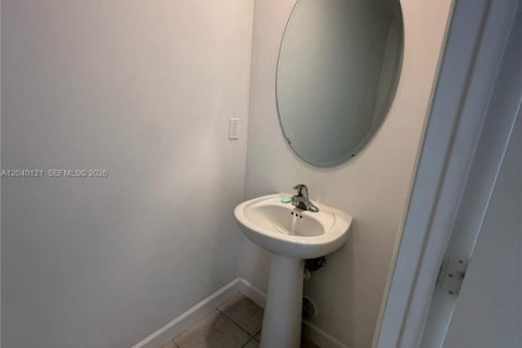 House in Miami, Florida 4 bedrooms, 184.23 sq.m. № 2086447 - photo 15