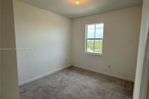 House in Miami, Florida 4 bedrooms, 184.23 sq.m. № 2086447 - photo 20