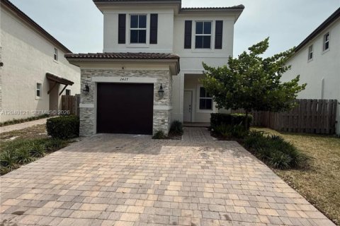 House in Miami, Florida 4 bedrooms, 184.23 sq.m. № 2086447 - photo 2