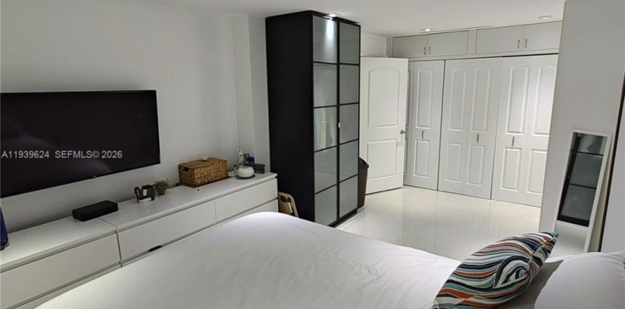 Кондоминиум с 1 спальней в Авентура, Флорида № 1999706