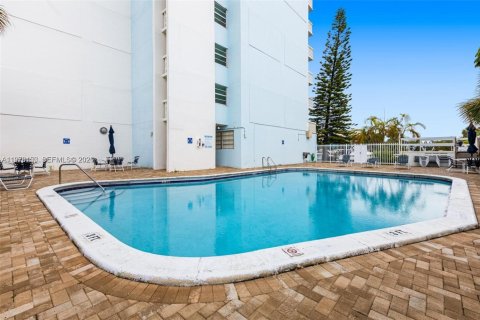 Copropriété à vendre à North Miami, Floride: 2 chambres, 101.82 m2 № 2090691 - photo 20