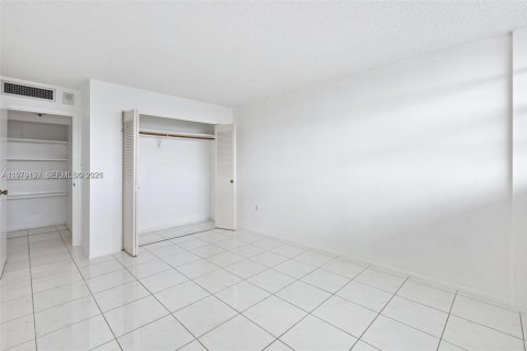 Copropriété à vendre à North Miami, Floride: 2 chambres, 101.82 m2 № 2090691 - photo 6