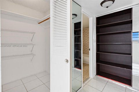 Copropriété à vendre à North Miami, Floride: 2 chambres, 101.82 m2 № 2090691 - photo 15