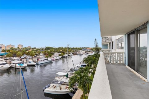 Condo à North Miami, Floride, 2 chambres  № 2090691