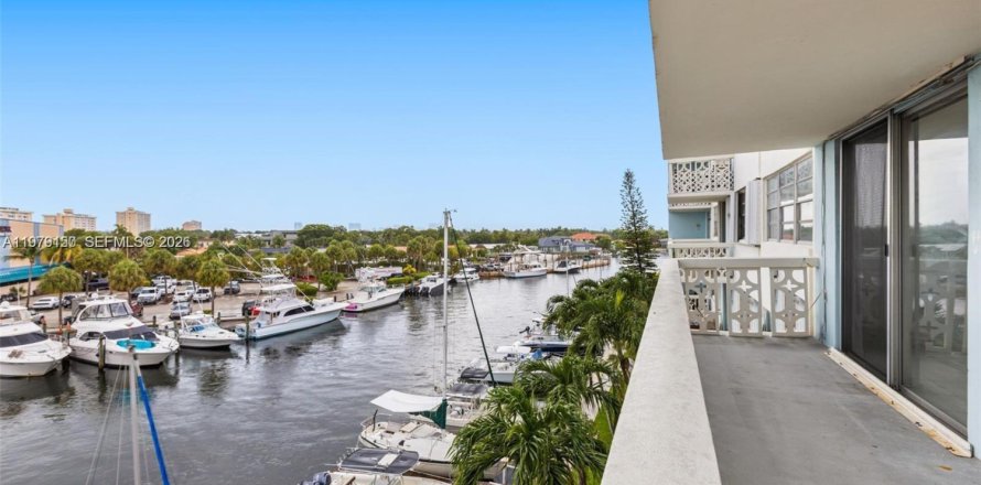 Condo à North Miami, Floride, 2 chambres  № 2090691