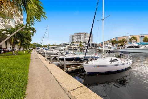 Copropriété à vendre à North Miami, Floride: 2 chambres, 101.82 m2 № 2090691 - photo 21