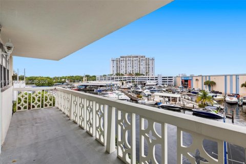 Copropriété à vendre à North Miami, Floride: 2 chambres, 101.82 m2 № 2090691 - photo 18