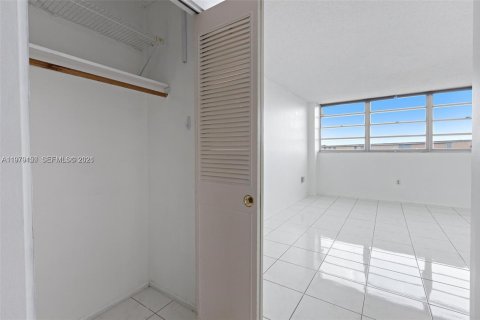 Copropriété à vendre à North Miami, Floride: 2 chambres, 101.82 m2 № 2090691 - photo 13