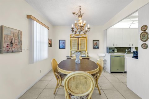 Copropriété à vendre à Deerfield Beach, Floride: 2 chambres, 79.9 m2 № 1958087 - photo 18