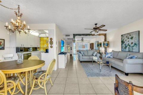 Copropriété à vendre à Deerfield Beach, Floride: 2 chambres, 79.9 m2 № 1958087 - photo 12
