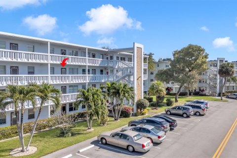 Copropriété à vendre à Deerfield Beach, Floride: 2 chambres, 79.9 m2 № 1958087 - photo 3