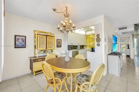 Copropriété à vendre à Deerfield Beach, Floride: 2 chambres, 79.9 m2 № 1958087 - photo 17