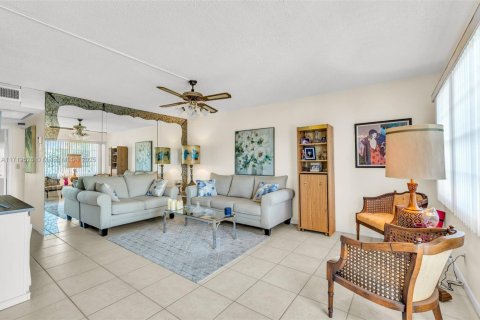 Copropriété à vendre à Deerfield Beach, Floride: 2 chambres, 79.9 m2 № 1958087 - photo 13