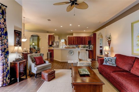 House in Land O' Lakes, Florida 4 bedrooms, 230.03 sq.m. № 2204110 - photo 25