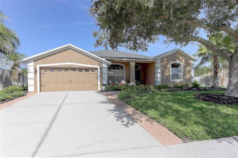 House in Land O' Lakes, Florida 4 bedrooms, 230.03 sq.m. № 2204110 - photo 2