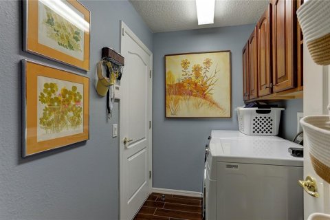 House in Land O' Lakes, Florida 4 bedrooms, 230.03 sq.m. № 2204110 - photo 27