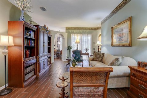 House in Land O' Lakes, Florida 4 bedrooms, 230.03 sq.m. № 2204110 - photo 18