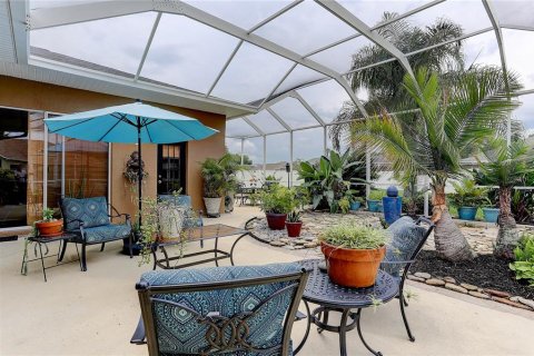 House in Land O' Lakes, Florida 4 bedrooms, 230.03 sq.m. № 2204110 - photo 10