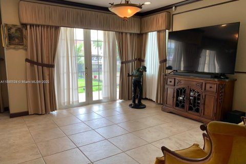 Villa ou maison à vendre à Miami, Floride: 4 chambres, 225.38 m2 № 1696745 - photo 9