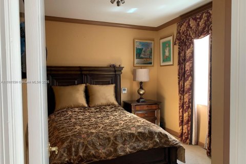 Villa ou maison à vendre à Miami, Floride: 4 chambres, 225.38 m2 № 1696745 - photo 17