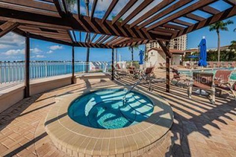 Condo in Saint Petersburg, Florida, 2 bedrooms  № 1086428 - photo 26