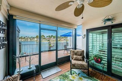Condo in Saint Petersburg, Florida, 2 bedrooms  № 1086428 - photo 17