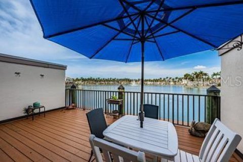 Condo in Saint Petersburg, Florida, 2 bedrooms  № 1086428 - photo 12