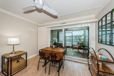 Condo in Saint Petersburg, Florida, 2 bedrooms  № 1086428 - photo 5
