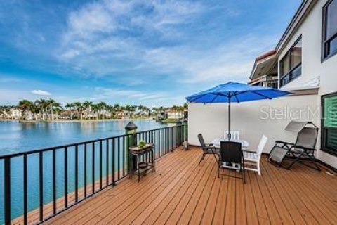 Condo in Saint Petersburg, Florida, 2 bedrooms  № 1086428 - photo 13