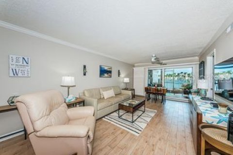 Condo in Saint Petersburg, Florida, 2 bedrooms  № 1086428 - photo 8