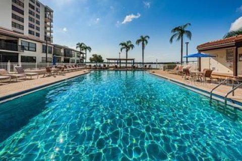 Condo in Saint Petersburg, Florida, 2 bedrooms  № 1086428 - photo 25