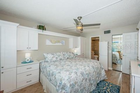 Condo in Saint Petersburg, Florida, 2 bedrooms  № 1086428 - photo 22