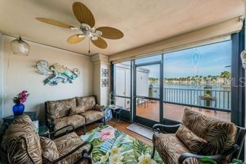 Condo in Saint Petersburg, Florida, 2 bedrooms  № 1086428 - photo 9