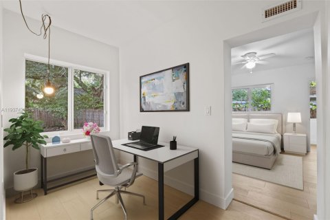 House in Miami, Florida 2 bedrooms, 110.46 sq.m. № 1997516 - photo 14