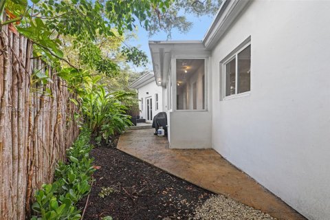 House in Miami, Florida 2 bedrooms, 110.46 sq.m. № 1997516 - photo 17