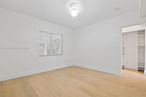 House in Miami, Florida 2 bedrooms, 110.46 sq.m. № 1997516 - photo 8