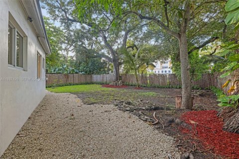 House in Miami, Florida 2 bedrooms, 110.46 sq.m. № 1997516 - photo 18