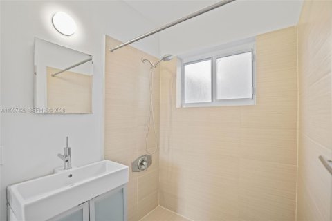 House in Miami, Florida 2 bedrooms, 110.46 sq.m. № 1997516 - photo 9