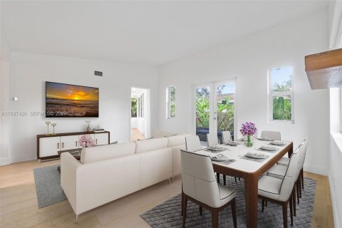 House in Miami, Florida 2 bedrooms, 110.46 sq.m. № 1997516