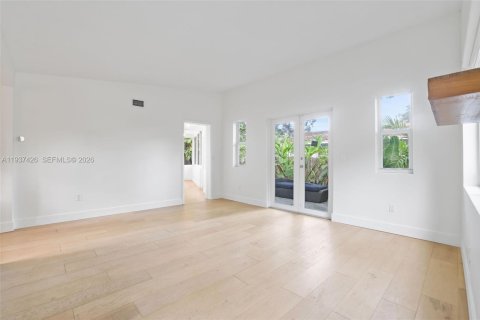 House in Miami, Florida 2 bedrooms, 110.46 sq.m. № 1997516 - photo 7