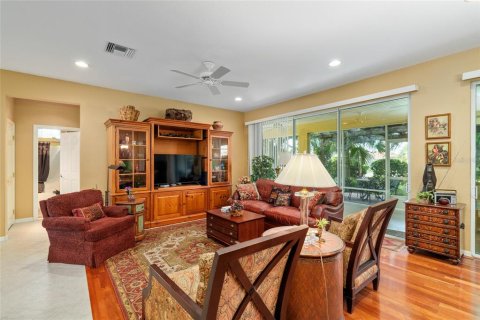 House in Summerfield, Florida 2 bedrooms, 173.73 sq.m. № 1872923 - photo 7